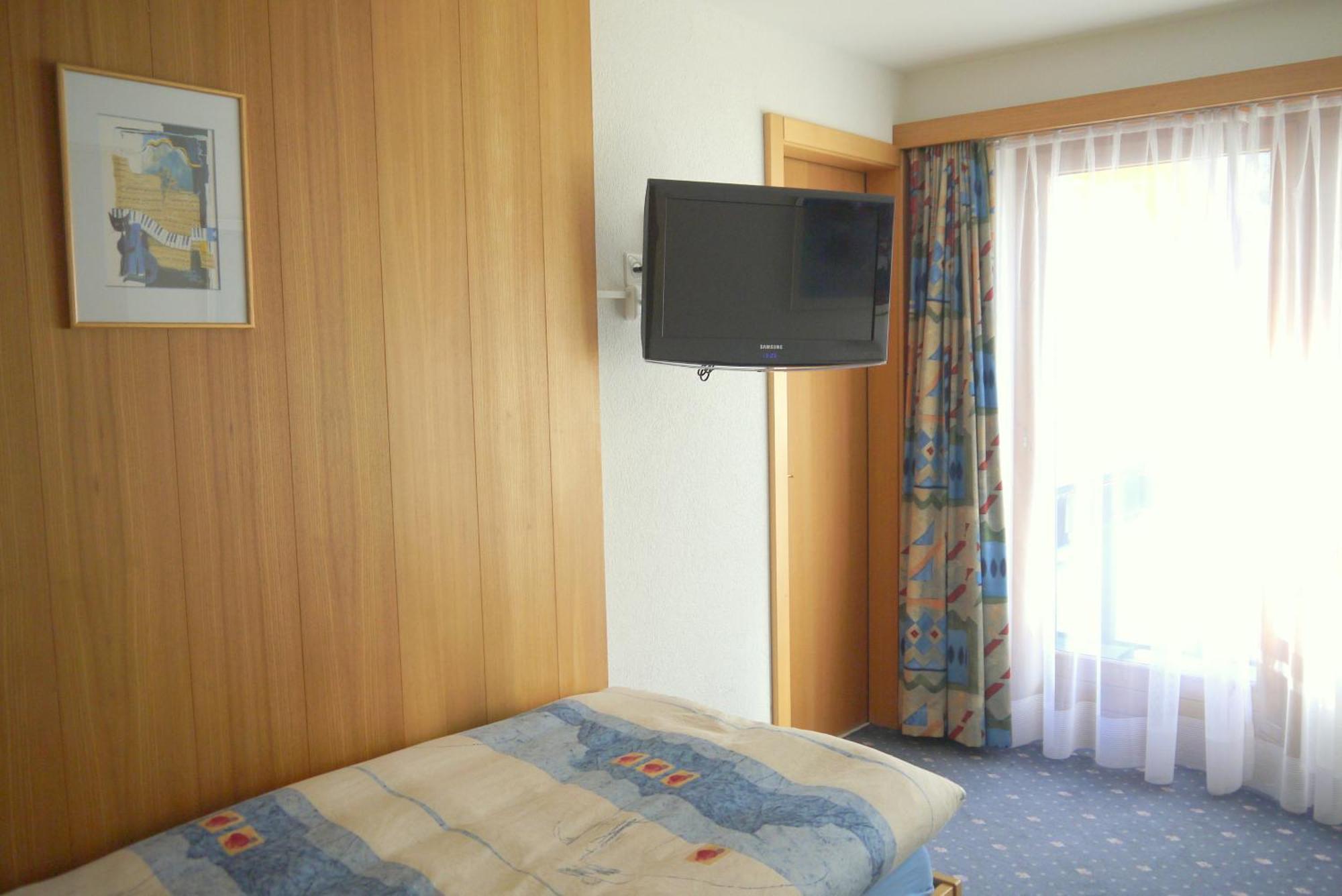 Hotel Alpenhof Saas-Almagell Room photo